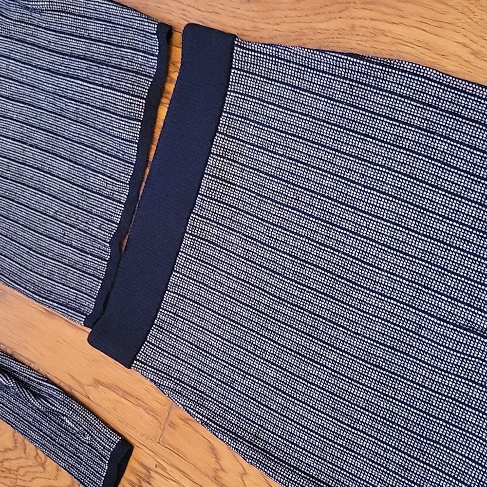 Banana Republic Skirt & Top Set - Picture 2 of 2